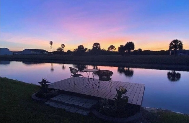Breathtaking sunsets on beautiful canal with private dock