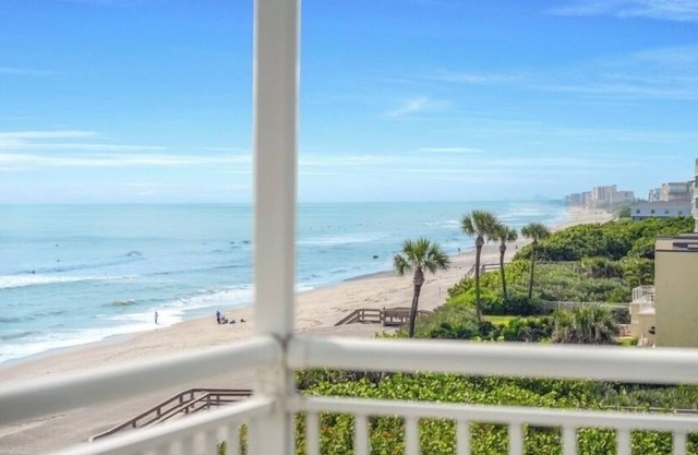 Impresionantes vistas desde este quinto piso 2/2 Ocean Front Condo