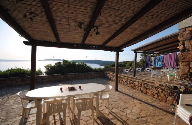 IMPRESIONANTE VILLA CON VISTA A 450 METROS DE LA PLAYA 8 LUGARES