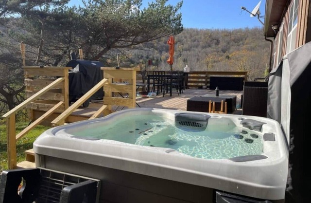 Breathtaking views. Hot tub. Private pond. Huge deck. Fast wifi.