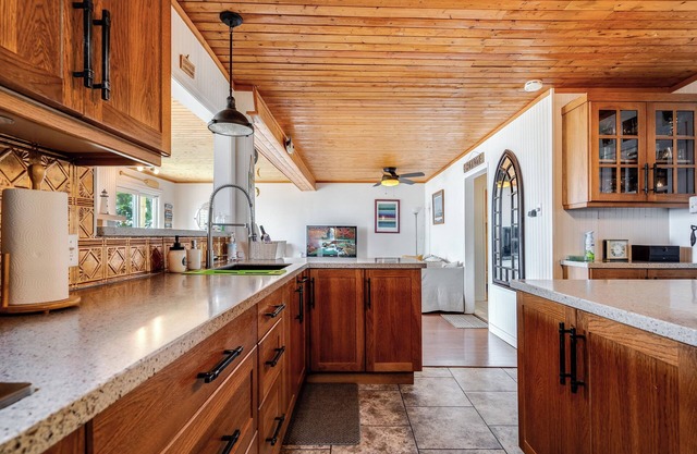 Lakefront cottage near Pt Pelee, Hillman Marsh