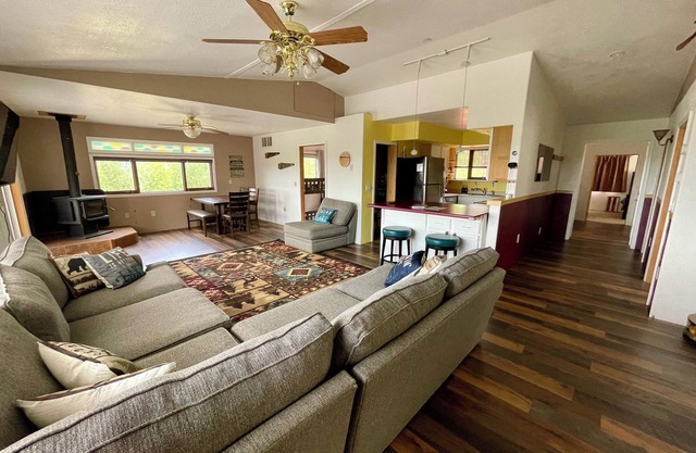 Breathtaking Views of the Lake, Sunset, & Northern Lights w/ Zero Cleaning Fees!