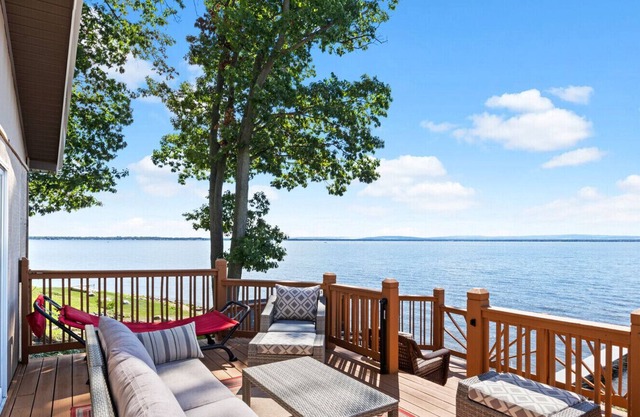 Breathtaking Views Private Lakefront Cottage {Fall Discounts!!🍁}