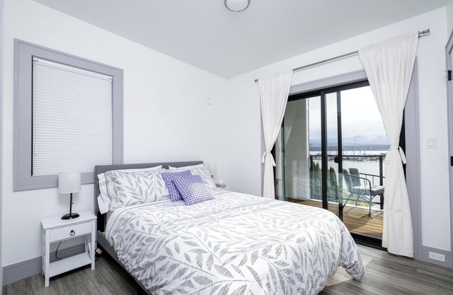 Breathtaking Waterfront suite in central Comox