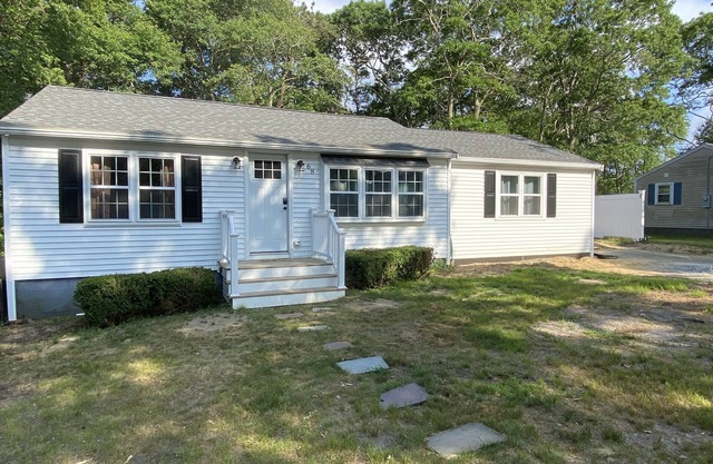 Breezeway Cottage Cheerful 3 Bed/2 Bath home