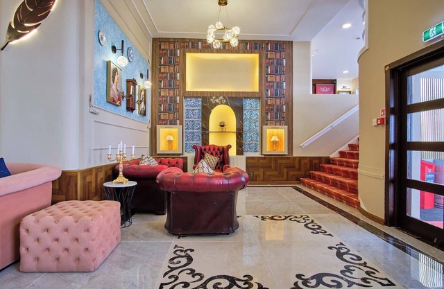 Breezy Bay View Lodging Near Stories, Steamers & Streets to Stroll l 4 Rooms
