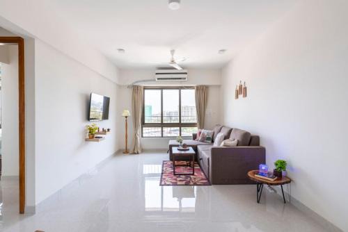 Breezy, Bright, Upper Floor 2bhk nr BKC & Airport