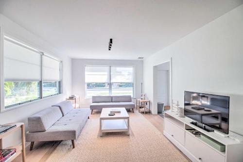 Breezy Coastal Retreat with Yard, 3 Mi to Palm Beach
