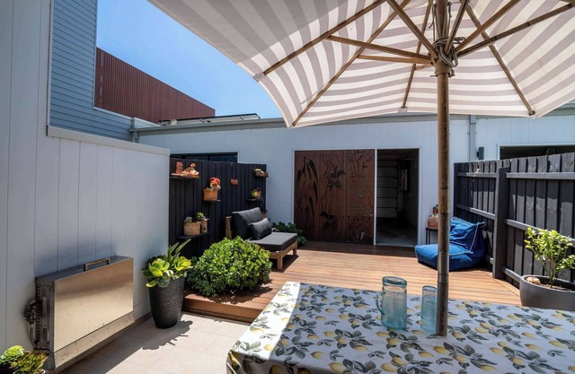 Breezy coastal townhouse near park and shops