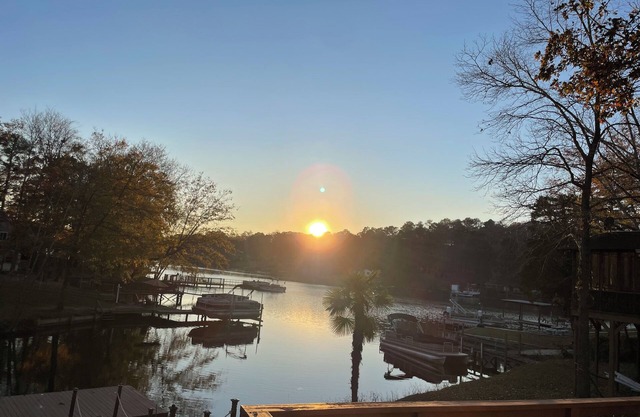 Breezy's Blyss 2 BR Cottage On Lake Murray in Lexington County
