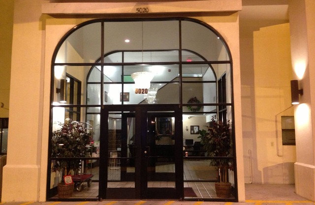 Brentwood Inn & Suites