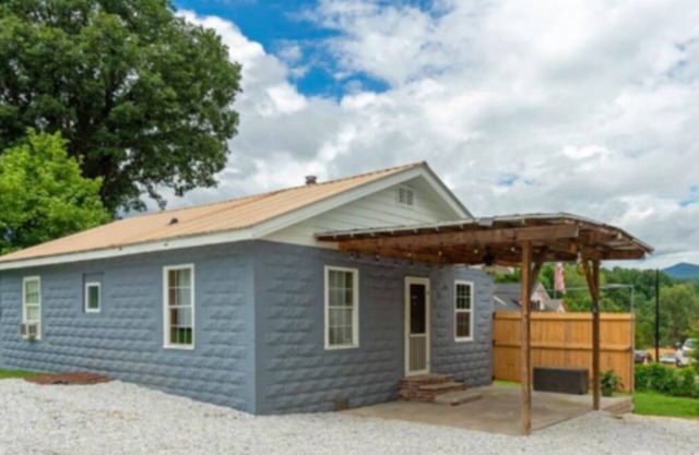 Brevard's Bike Path Bungalow