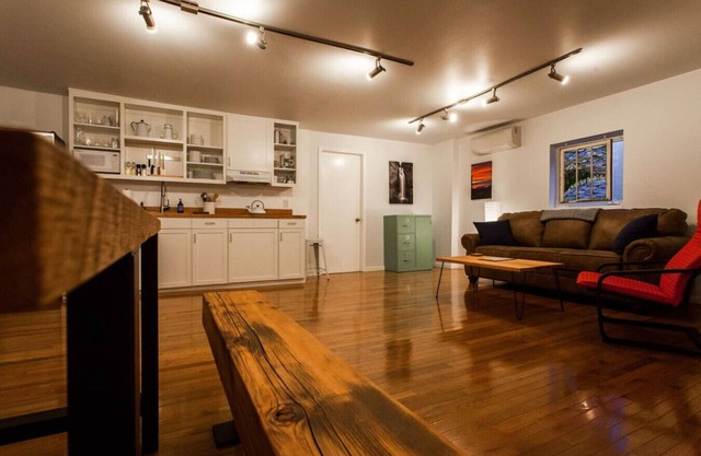 BrewPub Bungalow #2: Clean, Comfortable, Spacious