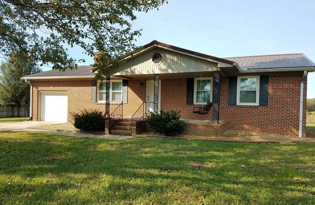 Brick 3 bedroom home in the country. Close to Cookeville!