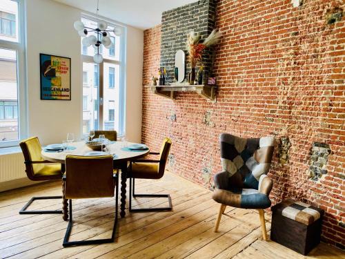 Brick 36 Antwerp - Contemporary Flat with Authentic Touch