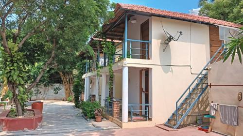 Brick and Wood Ranga Cottage