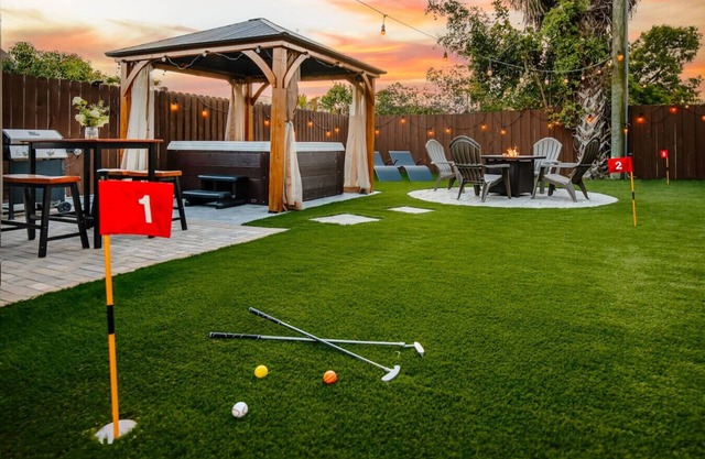 Brick Enclave with Mini Golf & SPA, 5mins to beach