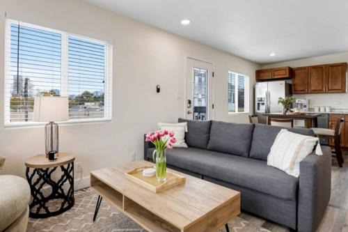 Bridge Pool Spa Min to Downtown Freeways Beaches