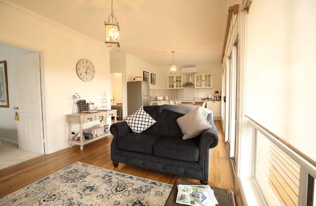 Bridgecroft Villa - French Provincial in Richmond with spa