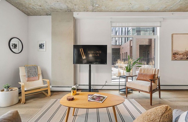 Bridgeland Loft | Downtown | Modern | Pet Friendly