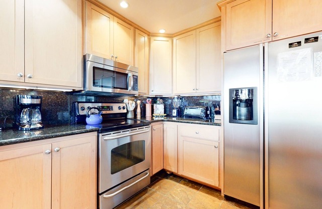 Bridges Townhome 13 Mountain View Townhome just Steps to the Slopes with Private Garage and Washer Dryer by RedAwning