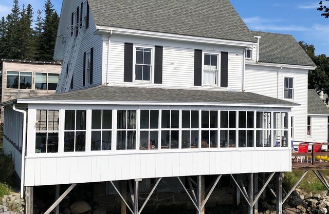 Bridgeside Inn on peaceful Vinalhaven Island, Maine