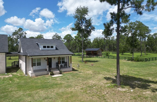 Bridle Creek Cottage - King Bed - Dogs & Horses Are Welcome.