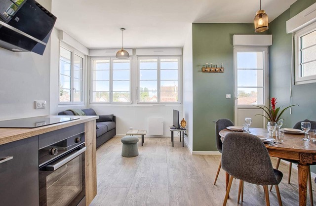 Apartamento luminoso con 2 balcones a 600m de la playa
