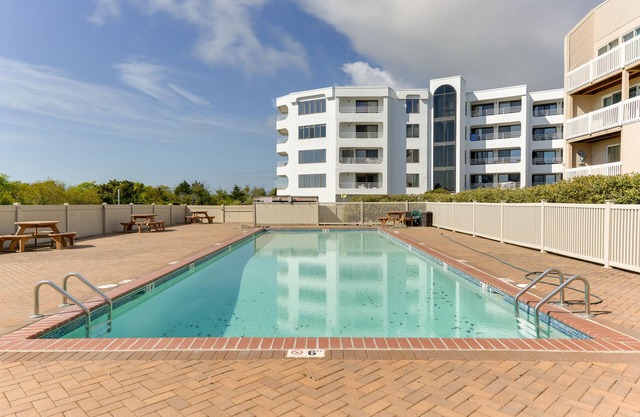 Brigantine Condo w/ Beach Access & Pool Views