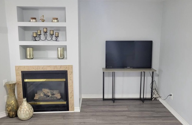 Bright 1-bedroom Walk-Out basement apartment
