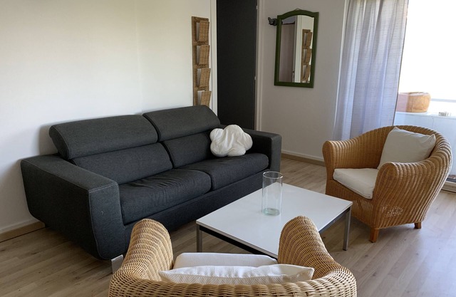 Luminoso apartamento de 2.5 habitaciones con terraza y jardín.