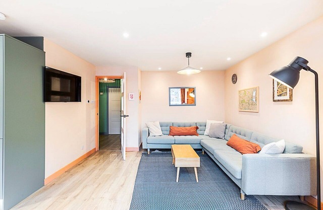 Bright 2-Bed Home Near Putney Riverside
