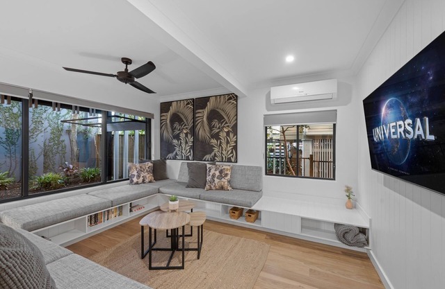 Bright 2-Bed New Farm Apartment with Private Patio