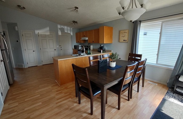 Bright 2 Bedroom Upstairs Suite - Fully Stocked, Clean & Pet-Friendly!
