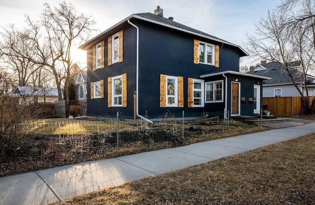Bright 2 Bedroom Duplex in Historic Downtown