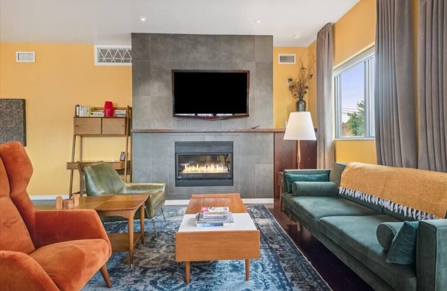 Bright 2BR/1BA w/ Full Kitchen, Walkability + Gated Parking