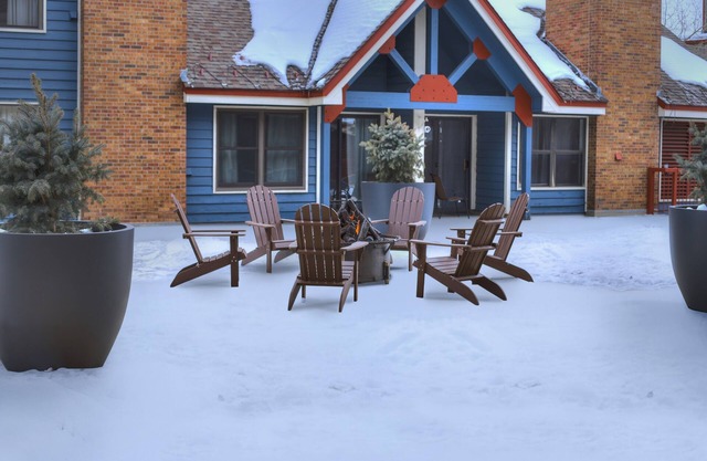 Bright 2br 2ba - Steps To Vibrant Main Street + Ski-to-town 2 Bedroom Condo by RedAwning