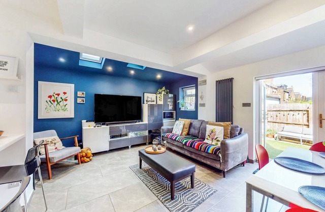 Bright 2BR Flat W/Garden & BBQ Near River Thames