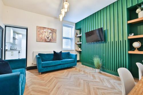 Bright 3-Bed Swansea House + Parking