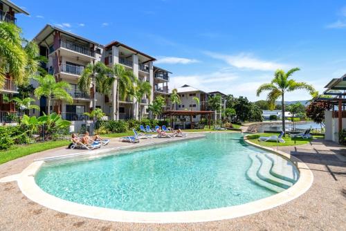 Bright 3-Bedroom Beachside Stay with Pool & BBQ