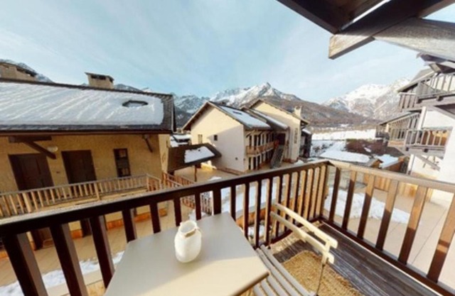 Bright 30 M With Balcony Center Villa