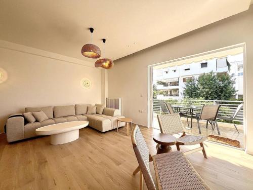 Bright & Airy 2 bedroom by the Sea