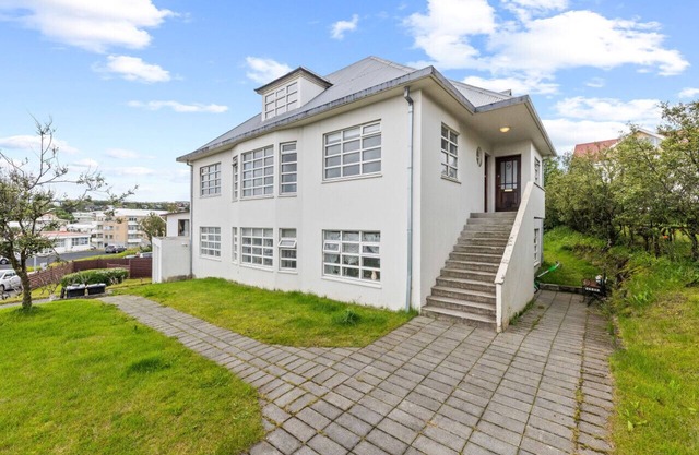 Bright & Airy 3BR Apartment