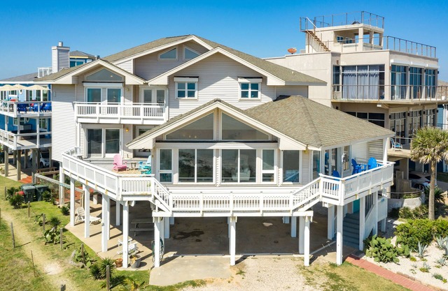Bright & Airy Beachfront Home w/ Gulf Views, Chef's Kitchen - Steps from Sand!