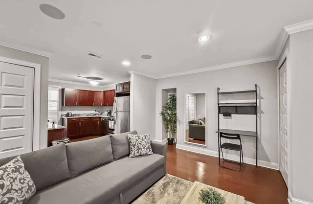 Bright and Airy 1BD in the Heart of Philly