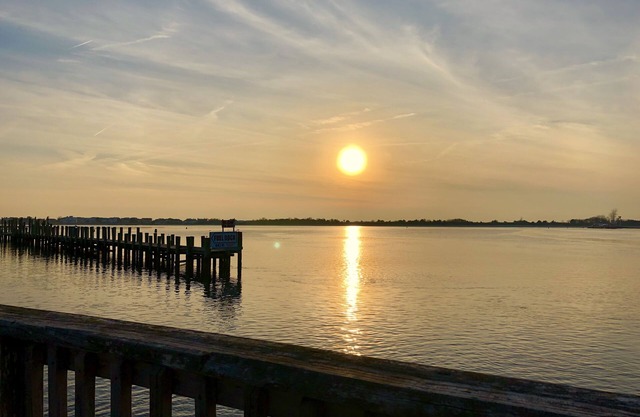 Luminoso y espacioso, propiedad de una familia, vista a la bahía y al faro en Barnegat Light