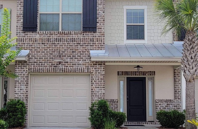 Bright and Beachy Townhome, Sleeps 6