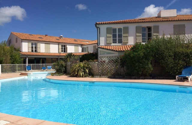 APARTAMENTO / RESID PERMANENTE CON piscina, playa a 100m