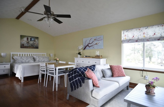 Bright and Cheery Cottage with Endless Water Views