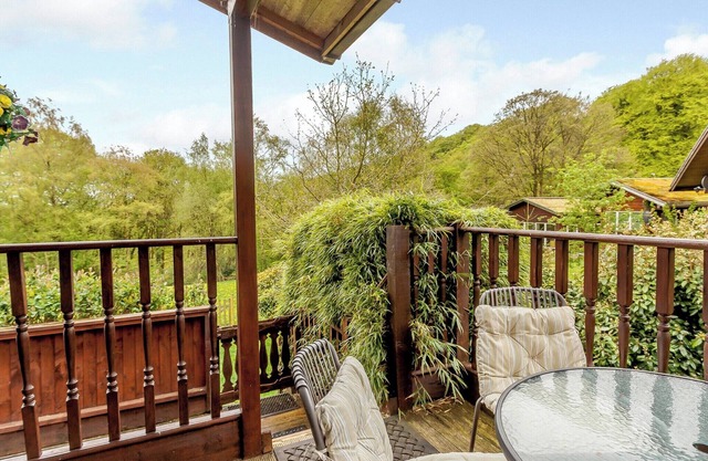 2 bedroom accommodation in Nr Leek